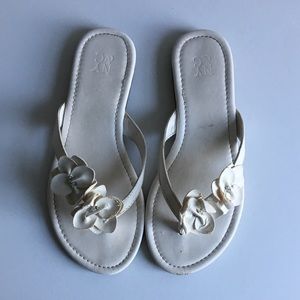 FINAL SALE!! NY&C white floral flip flops size 6
